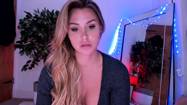 cock-teaser Ella Silver blowjob Exposed