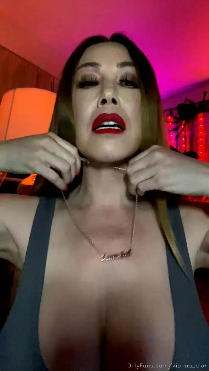 lady sucking Kianna Dior Naked