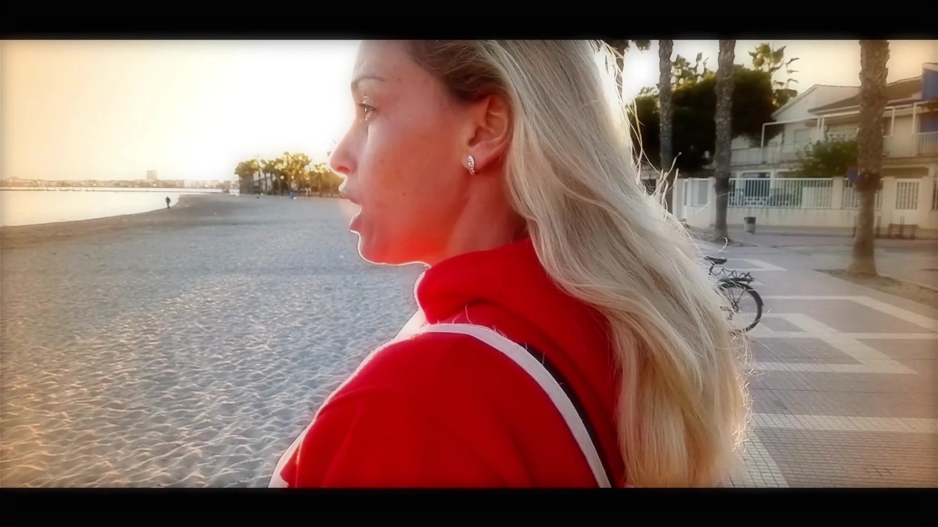 attractive Dripping Blonde Kathia Nobili thothub
