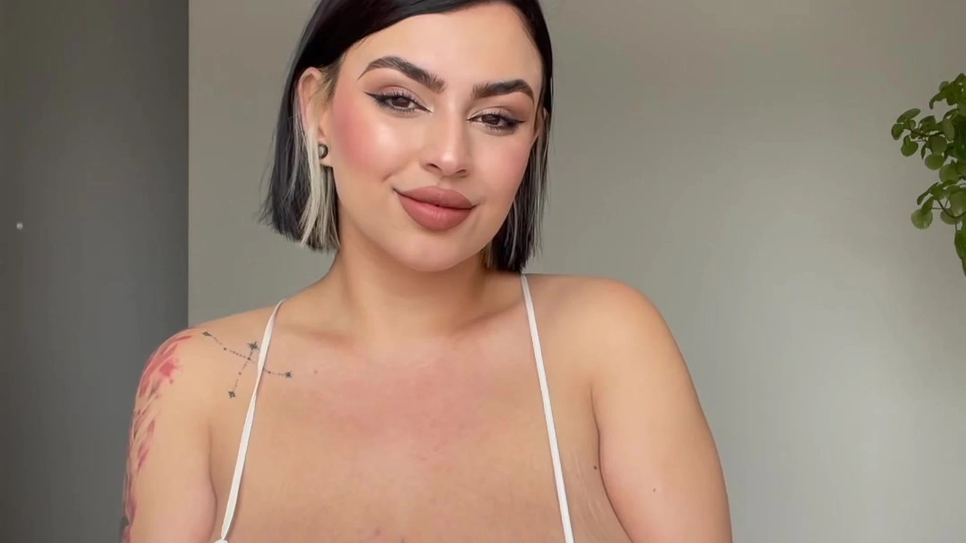 Big Booty Amarettoh dildo Sensational
