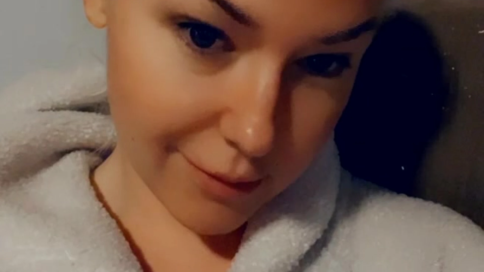 gorgeous Dripping Babe Kit Mercer masturbating