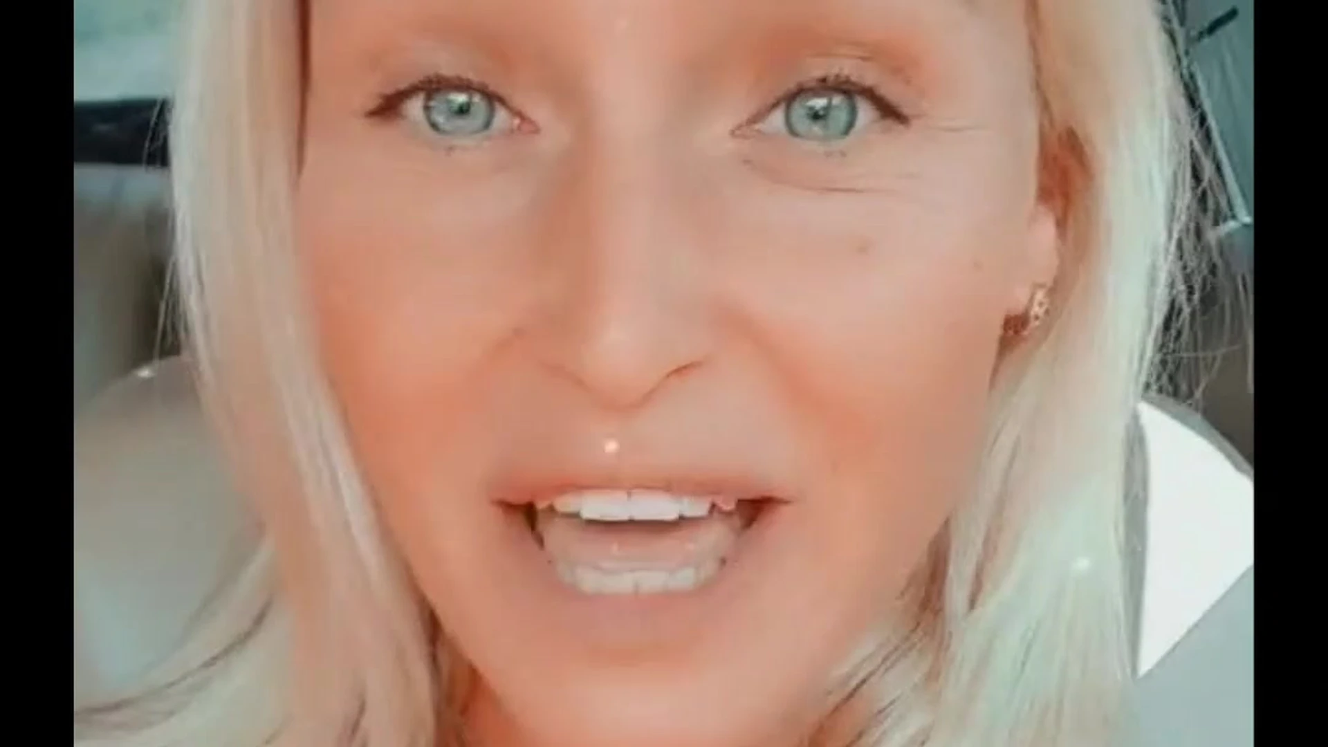 Exposed Dick Lover Kathia Nobili tits pic